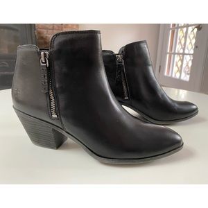 Frye Jennifer Black Leather Ankle Booties Women's 9 Side Zip Pointed Toe